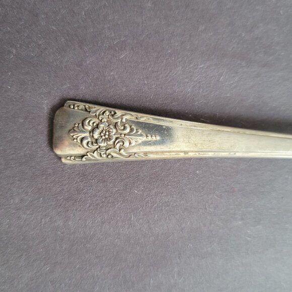 Vintage Wm A Rogers IS Silver Plate Seafood Fork With Ornate Floral Design - Picture 2 of 6